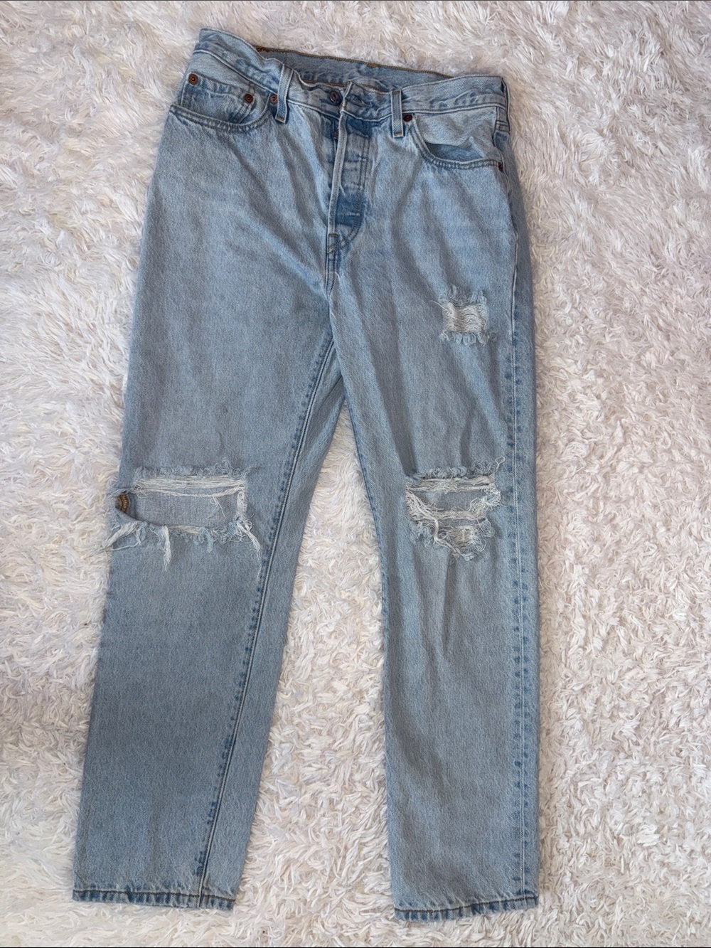 Levis Light Blue Distressed Women’s Jeans